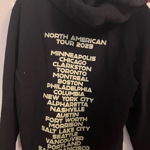 ARCTIC MONKEYS TOUR HOODIE purchased at Montreal concert in 2023 Barely worn - Picture 3 of 5